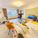 Exceptional 1br In City-gar19